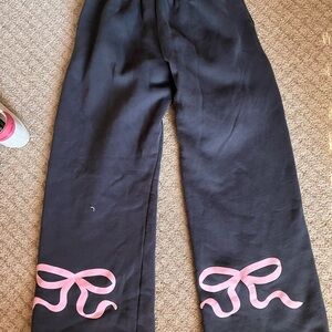 grey Edikted Set with bows. Includes both the sweatshirt and pants